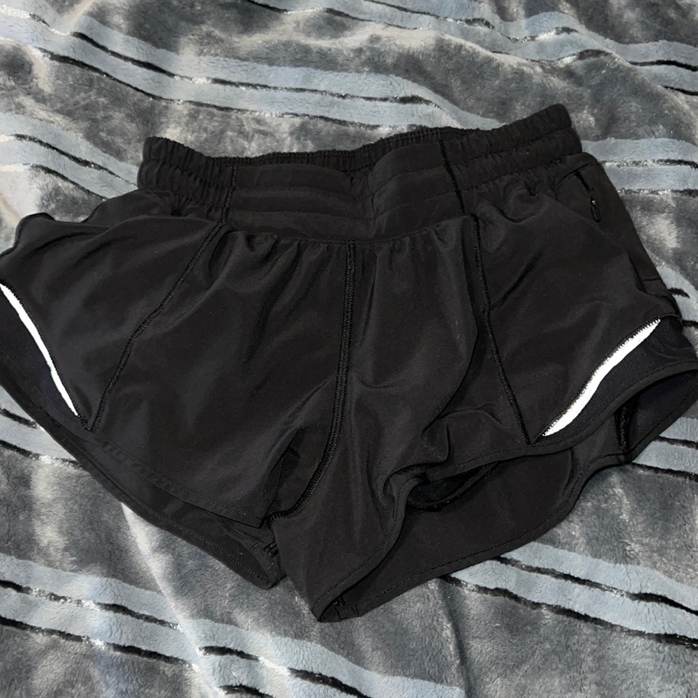 Lululemon hotty hot 2” shorts